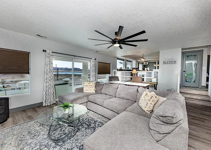 Lakeview Minute From New Launch With Pool And Apartment *