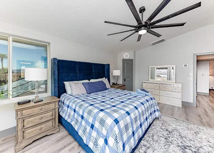 Lakeview Minute From New Launch With Pool And Apartment
