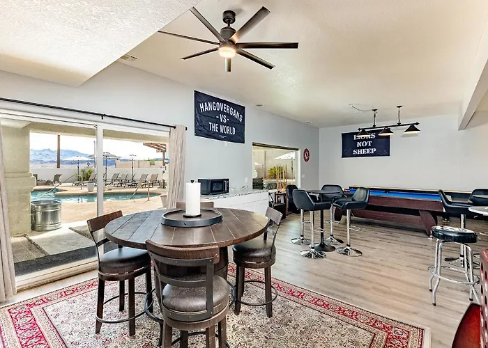 Lakeview Minute From New Launch With Pool And *