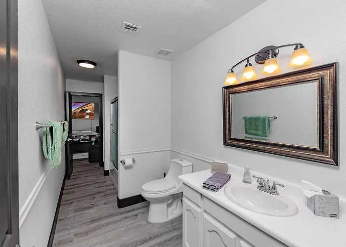 Lakeview Minute From New Launch With Pool And Apartment