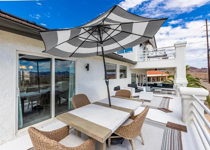 Lakeview Minute From New Launch With Pool And Apartment