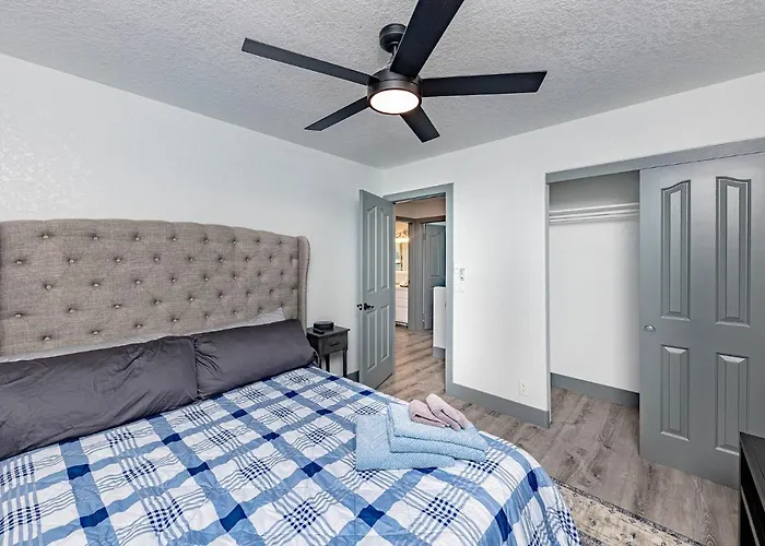 Apartment Lakeview Minute From New Launch With Pool And