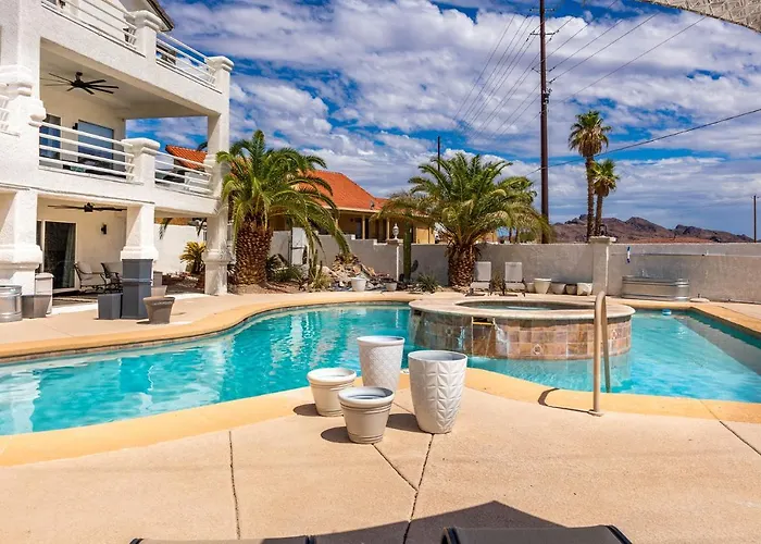 Lakeview Minute From New Launch With Pool And Apartment