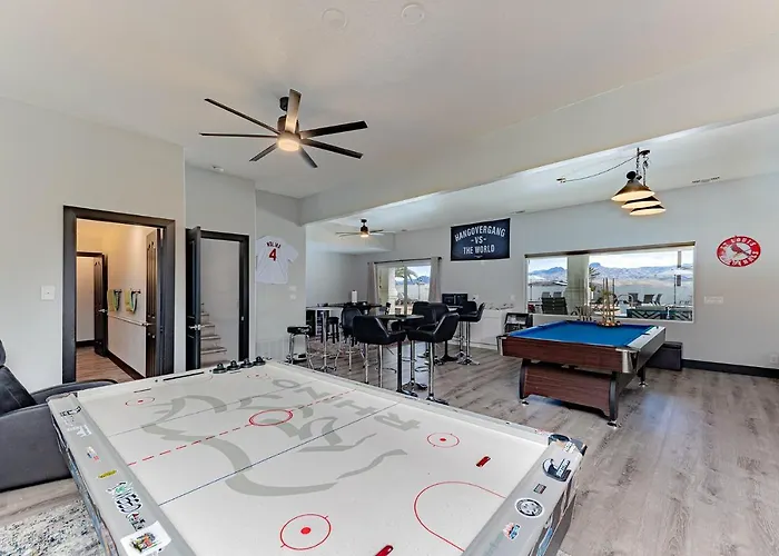 Lakeview Minute From New Launch With Pool And