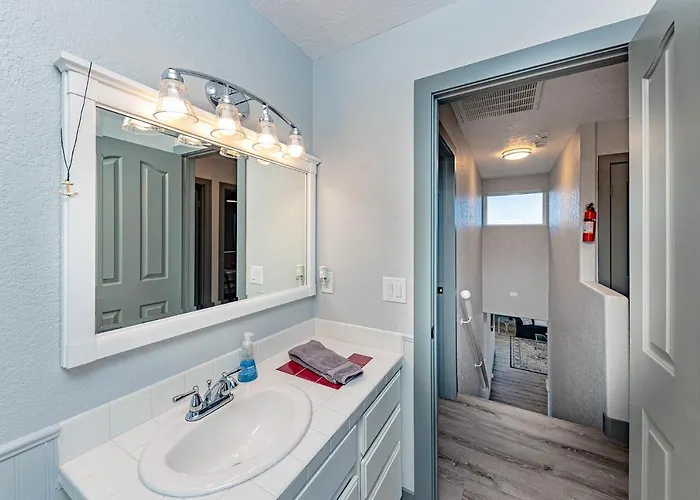 Lakeview Minute From New Launch With Pool And Lake Havasu City