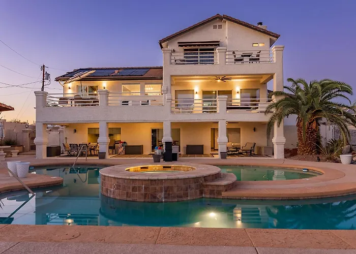 Lakeview Minute From New Launch With Pool And Apartment