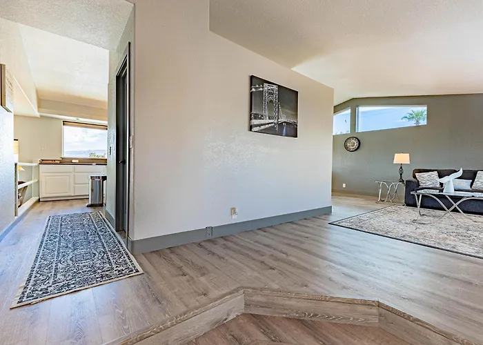 Lakeview Minute From New Launch With Pool And *