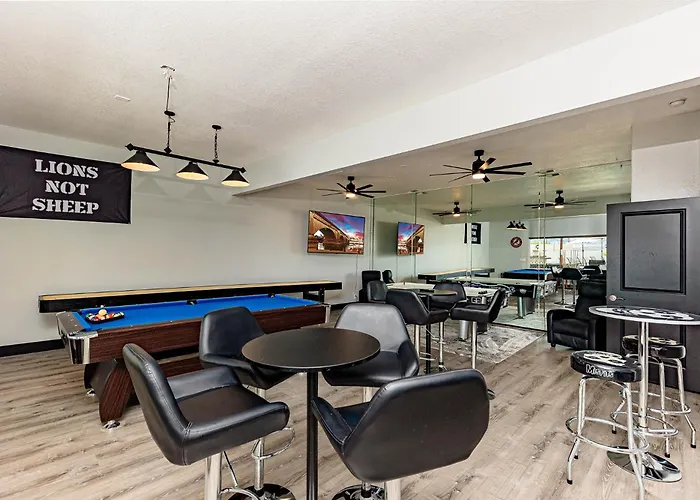 Lakeview Minute From New Launch With Pool And *