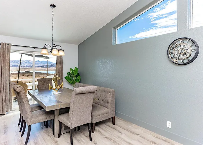 Lakeview Minute From New Launch With Pool And Apartment *