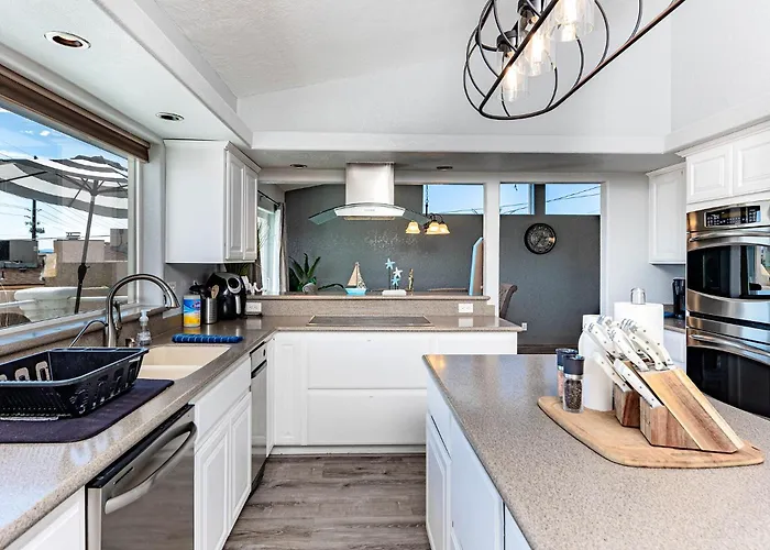 Lakeview Minute From New Launch With Pool And