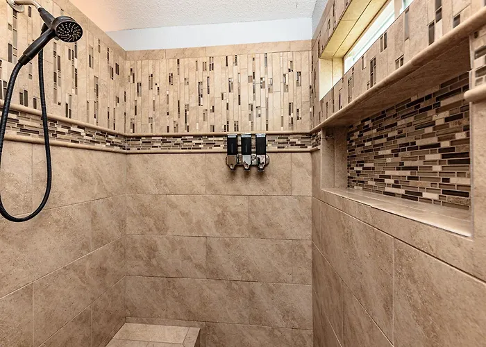 Apartment Lakeview Minute From New Launch With Pool And