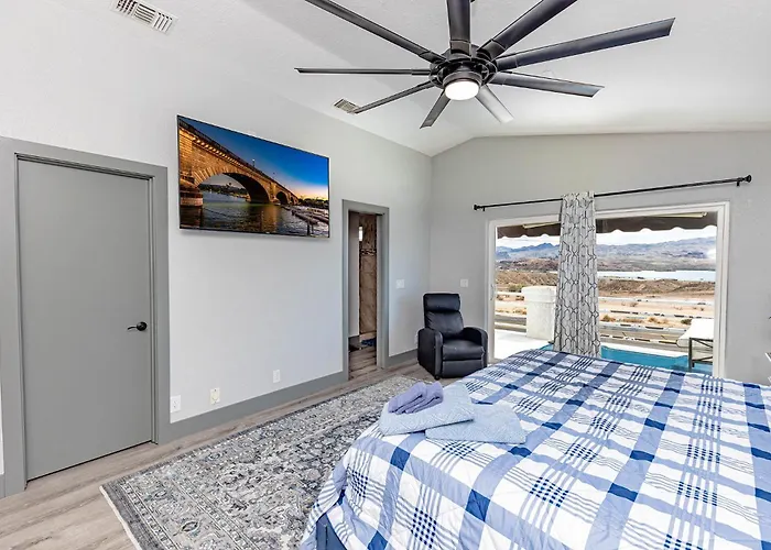 Apartment Lakeview Minute From New Launch With Pool And *