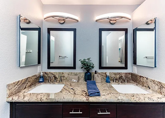 Apartment Lakeview Minute From New Launch With Pool And