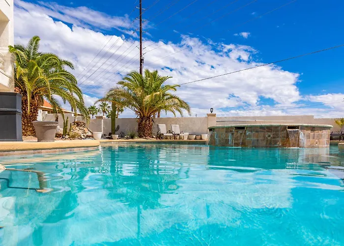 Lakeview Minute From New Launch With Pool And *