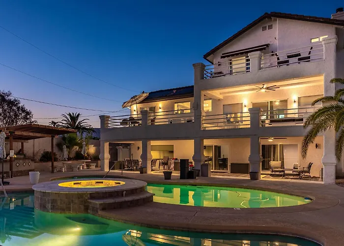 Lakeview Minute From New Launch With Pool And